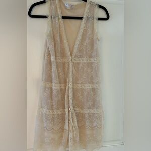 Lace sleeveless tunic